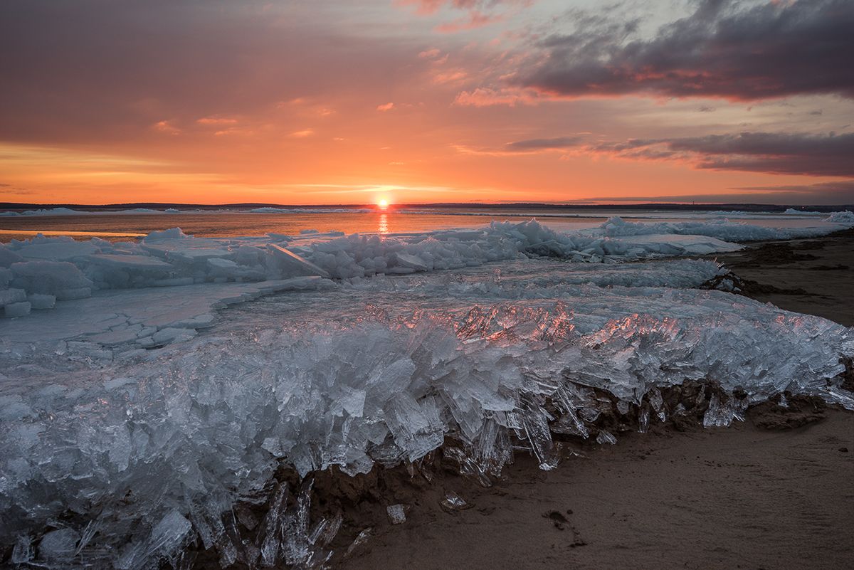 Spring sunset on the Angara river