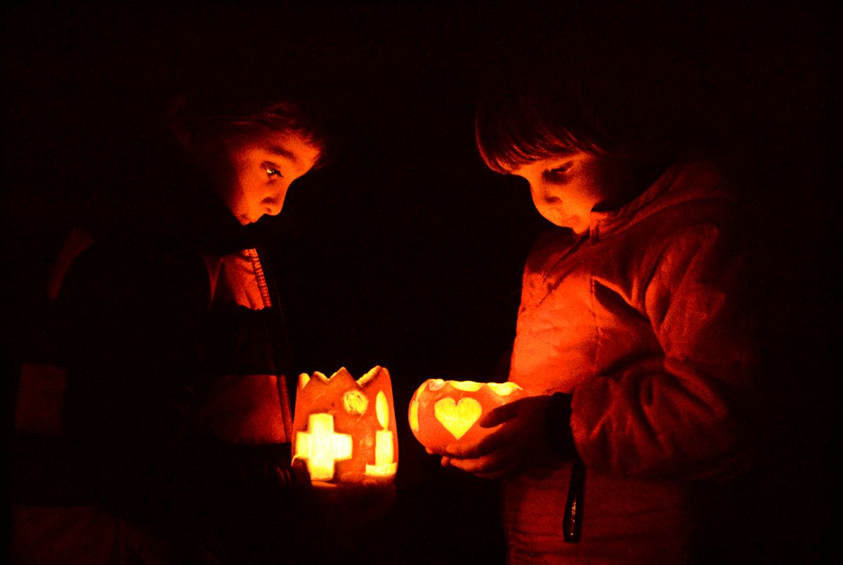 Kinder mit Reblichter