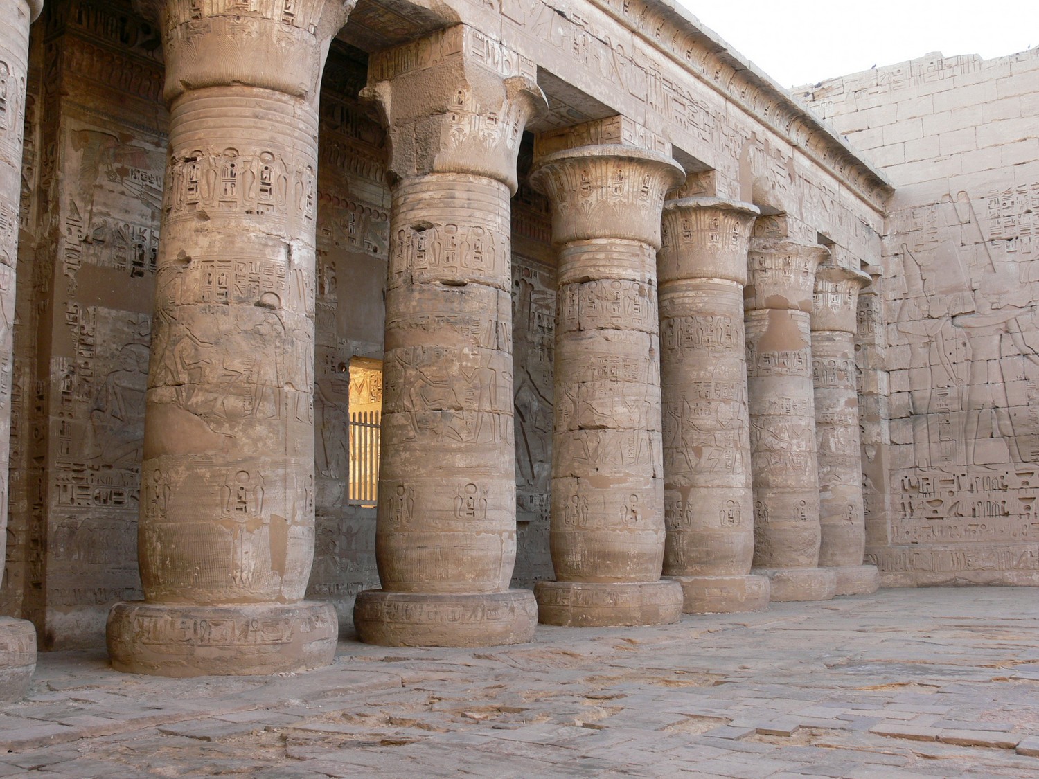 Medinet_Habu