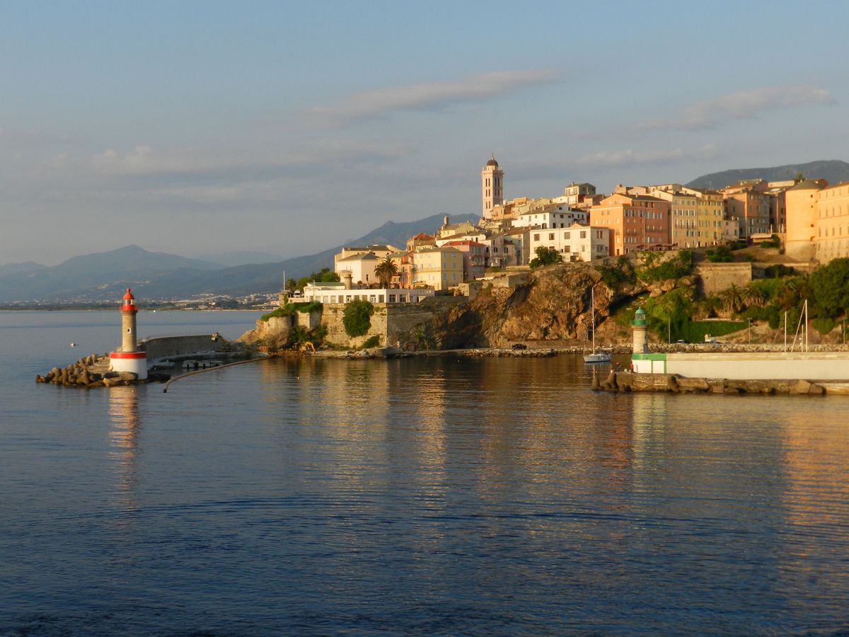 Arrivée matinale sur l'île de beauté en bateau début juillet 2013... Vue magnifique sur Bastia !